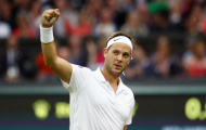 Federer 'chôn chân' đứng nhìn đòn hiểm của Marcus