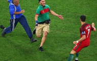 Fan cuồng lao vào sân đuổi bắt Ronaldo