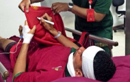 Chris Smalling nhập viện khẩn cấp vì sứa cắn