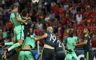 Hàng thủ xứ Wales 'mắt tròn mắt dẹt' trước pha bật cao 'không tưởng' của CR7