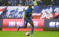 Sốc: Demba Ba tái hiện chấn thương kinh hoàng của Luke Shaw