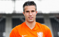 Không có chuyện Van Persie quay lại Anh