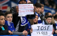 Chiếc áo Chelsea và một Mourinho thù vặt
