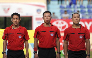 Sốc: Trọng tài V-League quên không mang thẻ phạt