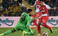 Falcao ghi bàn ầm ầm, Monaco vẫn 'cúi đầu' trước đội của Van Persie