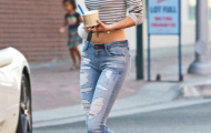 Lác mắt ngắm vòng eo con kiến của hot girl Hollywood