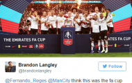 Cựu sao Man City 'nhận vơ' cup của MU