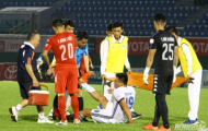 Hình ảnh đẹp hiếm hoi của trọng tài ở vòng 18 V-League