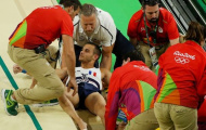 Đội ngũ y tế vụng về làm rớt VĐV bị gãy gập chân
