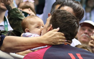 Michael Phelps ôm hôn con trai thắm thiết sau khi đoạt HCV thứ 21