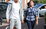 Smalling thảnh thơi cùng bồ già dắt thú cưng đi dạo
