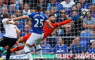 Barkley sút phạt thành bàn, Lamela giúp Tottenham thoát thảm họa ra quân