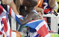 Mo Farah ôm hôn vợ thắm thiết sau khi giành HCV