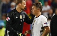 Neuer sốc vì cách MU đối xử với Schweinsteiger