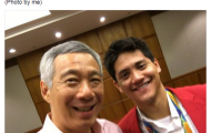 Thủ tướng Singapore mời Schooling chụp ảnh chung