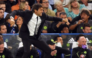 Conte ăn mừng chiến thắng cùng các cổ động viên