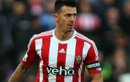Hàng thủ thảm họa, Arsenal tranh trung vệ với M.U