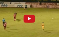 Video: Không thể nhịn cười với pha dàn xếp đá phạt 'vi diệu' của FLC Thanh Hóa