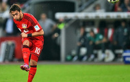 Tottenham bị chuyên gia đá phạt của Leverkusen “cưa đổ”