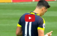 Video: Mesut Oezil chơi cực hay trong trận Watford 1-3 Arsenal