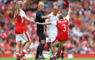 Di Canio và Winterbum tái hiện pha va chạm ăn vạ kinh điển