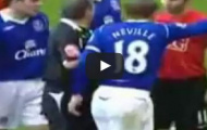 Video: Neville chơi xấu Cristiano Ronaldo, Ferdinand lao vào ẩu đả