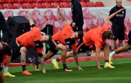 Juergen Klopp bĩu môi, cầu thủ Liverpool vẫn hăng say tập luyện