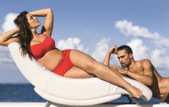 Ashley Graham khoe thân hình phồn thực trên Sports Illustrated