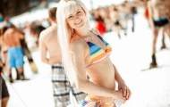 Choáng: Dàn người đẹp diện bikini trượt tuyết giữa băng giá