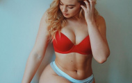 Iskra Lawrence: Viên kẹo ngọt với vòng một nặng trĩu