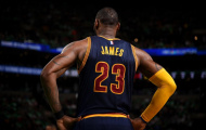 Màn trình diễn giúp LeBron James qua mặt Michael Jordan