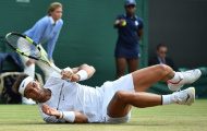 Có bồ xinh cổ vũ, Nadal vẫn thất bại cay đắng