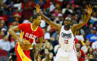 Tăng cường chất thép, Rockets chiêu mộ Luc Mbah a Moute