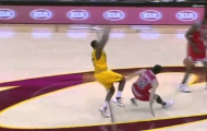 Những tình huống cười ra nước mắt ở NBA mùa 2012/13