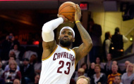 Video LeBron James ném thành công 5 quả liên tiếp từ cuối sân