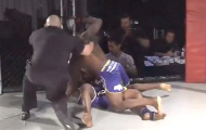 Sự kiện MMA ở Anh: Trọng tài khóa cổ võ sĩ mất kiểm soát