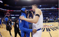 Anthony ôm đồng đội cũ thắm thiết sau trận thắng tưng bừng của Thunder