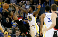 Jordan Bell cho Damian Lillard bật ngửa, Warriors nhấn chìm Blazers ở Oracle Arena
