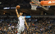 Quái vật Antetokounmpo rực sáng, bầy Hươu ngược dòng ngoạn mục trước đàn Sói Minnesota