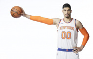 Góc bên lề NBA 2017-18: Enes Kanter, đứa con Thổ không chốn quay về