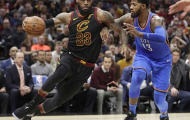 Video NBA: George đánh bại LeBron James trong ngày 'đọ súng'