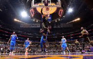 NBA 2017-18, OKC Thunder 81-106 Los Angeles Lakers: Thua thảm trong ngày Westbrook ngồi ngoài