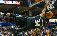Clip nóng: Cú Dunk bá cháy của Giannis Antetokounmpo