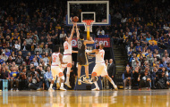 Ảnh nóng NBA 2017-18: Warriors biến trận đấu thành sân tập