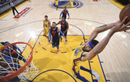 Ảnh nóng NBA 2017-18: Sét tắt trong lần thứ ba chạm trán 'Nhà vua'