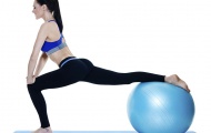 Yoga Ball - dụng cụ đắc lực giúp phụ nữ tập luyện tại nhà