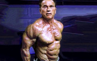 Arnold Schwarzenegger vượt qua thử thách phẫu thuật ở tuổi 70