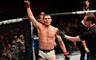 Hạ đối thủ cứng cựa, Darren Till tranh đai UFC bán trung