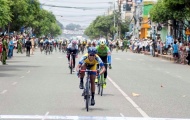 Chặng 4 giải xe đạp nữ cúp truyền hình An Giang: Nỗ lực của khách mời để giành chiến thắng chặng