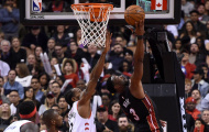 Dwyane Wade thi đấu bùng nổ, nhưng lội ngược dòng trên sân nhà Toronto Raptors là điều quá khó